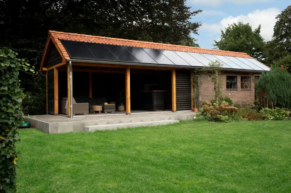 Hoge Kwaliteit Douglas tuinhuis met zadeldak en glazen schuifwanden Heerde 720x410cm