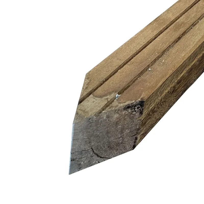 Hardhout paal Azobe gepunt met V-groef 65×65 mm 200 cm Laatste Kans