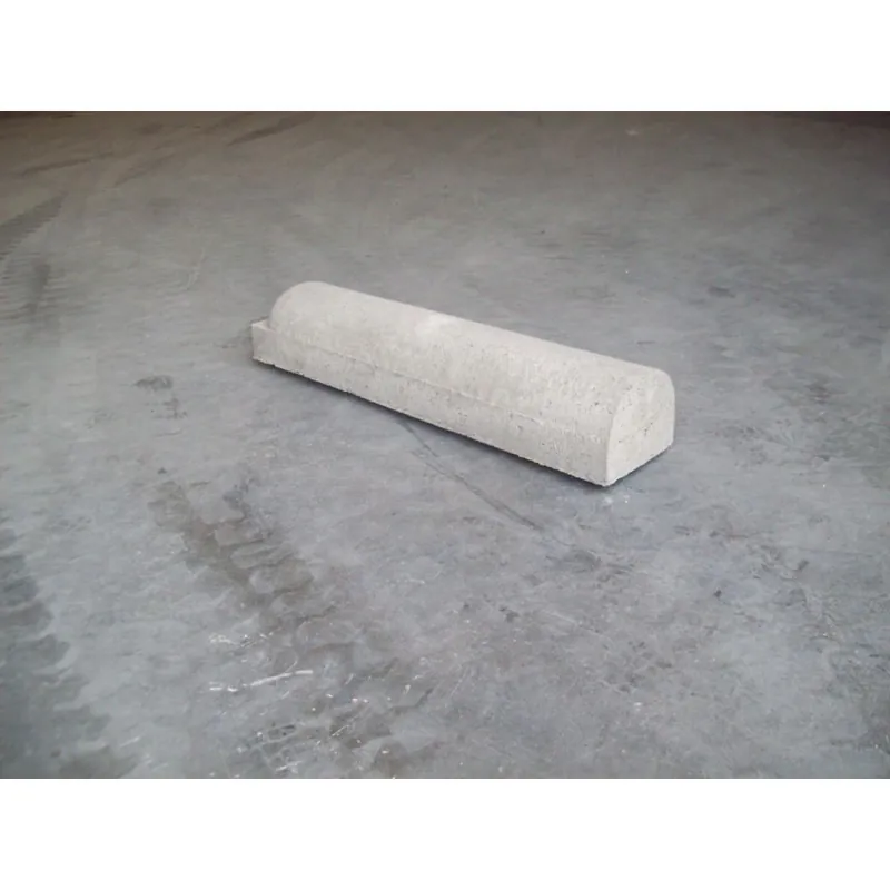 Varkensrug Parkeerbiels Grijs 1 ronde en 1 rechte zijkant 20x11x95cm Laatste Kans