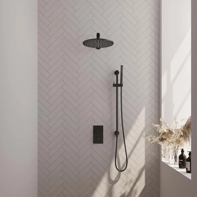 Brauer Black Carving Regendoucheset: Thermostatische Inbouwkraan met 3-Weg Omstel, Rechte Wandarm, Douchekop 30cm, Glijstang met Wateruitlaat, Staafhanddouche & Doucheslang - Set 38 - Geribbeld Draaiknoppen - Mat Zwart Express Levering