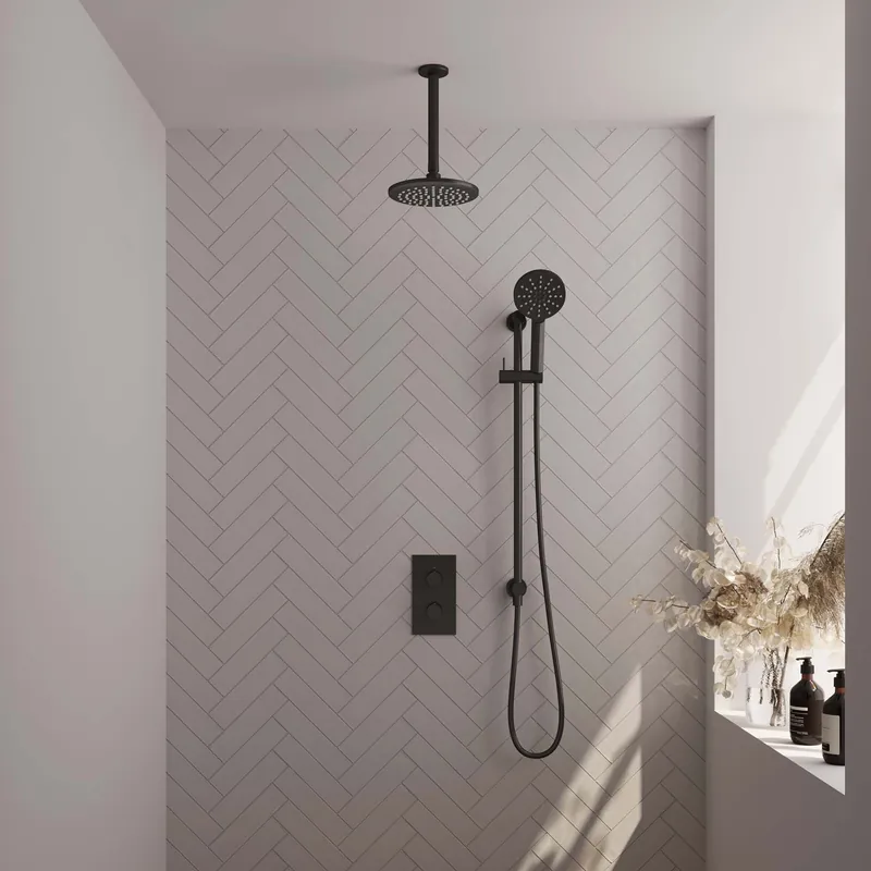 Brauer Black Carving Regendoucheset: Thermostatische Inbouwkraan met 3-Weg Omstel, Plafondarm, Douchekop 20cm, Glijstang met Wateruitlaat, 3-Standen Handdouche & Doucheslang - Set 47 - Geribbeld Draaiknoppen - Mat Zwart Favoriet