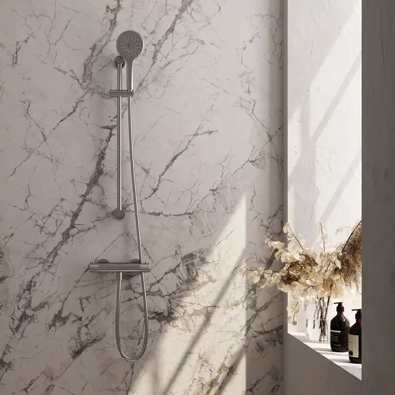 Lage Prijs Brauer Brushed Carving Doucheset: Thermostatische Opbouwkraan met Glijstang, Staafhanddouche & Doucheslang - Set 2 - Geribbeld Draaiknoppen - PVD - Geborsteld RVS