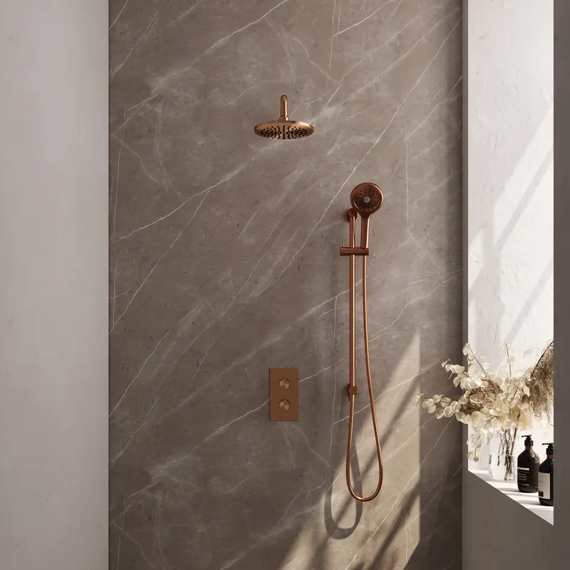 Brauer Copper Carving Regendoucheset: Thermostatische Inbouwkraan met Stopkranen, Gebogen Wandarm, Douchekop 20cm, Glijstang met Wateruitlaat, 3-Standen Handdouche & Doucheslang - Set 21 - Geribbeld Draaiknoppen - PVD - Geborsteld Koper Rechtstreeks Van De Fabrikant