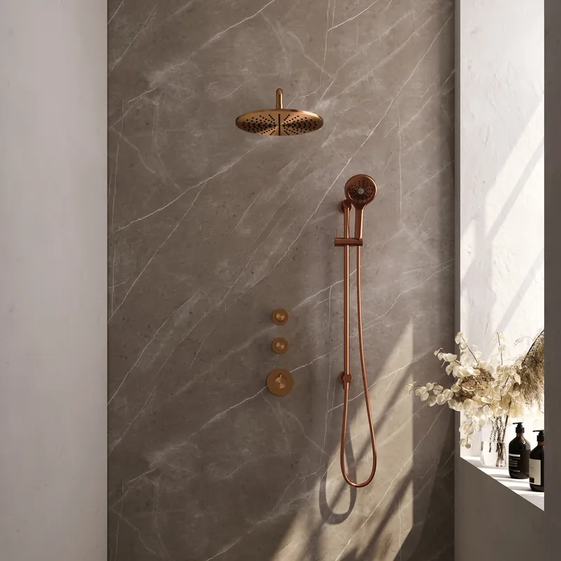Brauer Copper Carving Regendoucheset: Thermostatische Inbouwkraan met Stopkranen, Gebogen Wandarm, Douchekop 30cm, Glijstang met Wateruitlaat, 3-Standen Handdouche & Doucheslang - Set 22 - Geribbeld Draaiknoppen - PVD - Geborsteld Koper Koopje