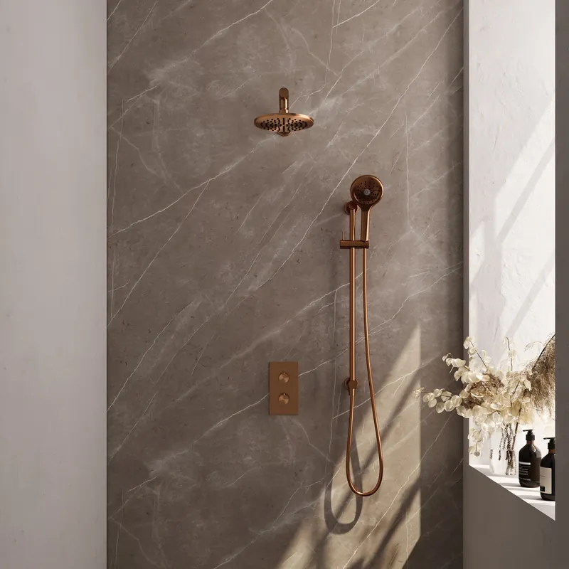 Must-Have Brauer Copper Carving Regendoucheset: Thermostatische Inbouwkraan met 3-Weg Omstel, Rechte Wandarm, Douchekop 20cm, Glijstang met Wateruitlaat, 3-Standen Handdouche & Doucheslang - Set 43 - Geribbeld Draaiknoppen - PVD - Geborsteld Koper