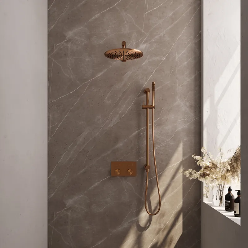 Premium Brauer Copper Carving Regendoucheset: Thermostatische Inbouwkraan met Drukknoppen, Rechte Wandarm, Douchekop 30cm, Glijstang met Wateruitlaat, Staafhanddouche & Doucheslang - Set 62 - Geribbeld Draaiknoppen - PVD - Geborsteld Koper