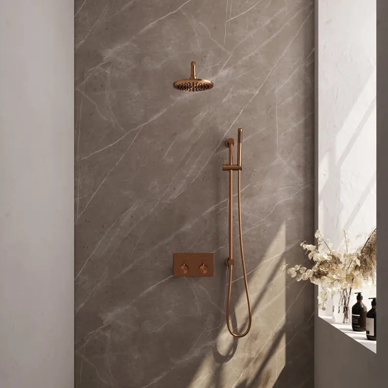 Fabrieksprijs Brauer Copper Editon Regendoucheset: Thermostatische Inbouwkraan met Drukknoppen, Gebogen Wandarm, Douchekop 20cm, Glijstang met Wateruitlaat, Staafhanddouche & Doucheslang - Set 63 - Draaiknoppen - PVD - Geborsteld Koper