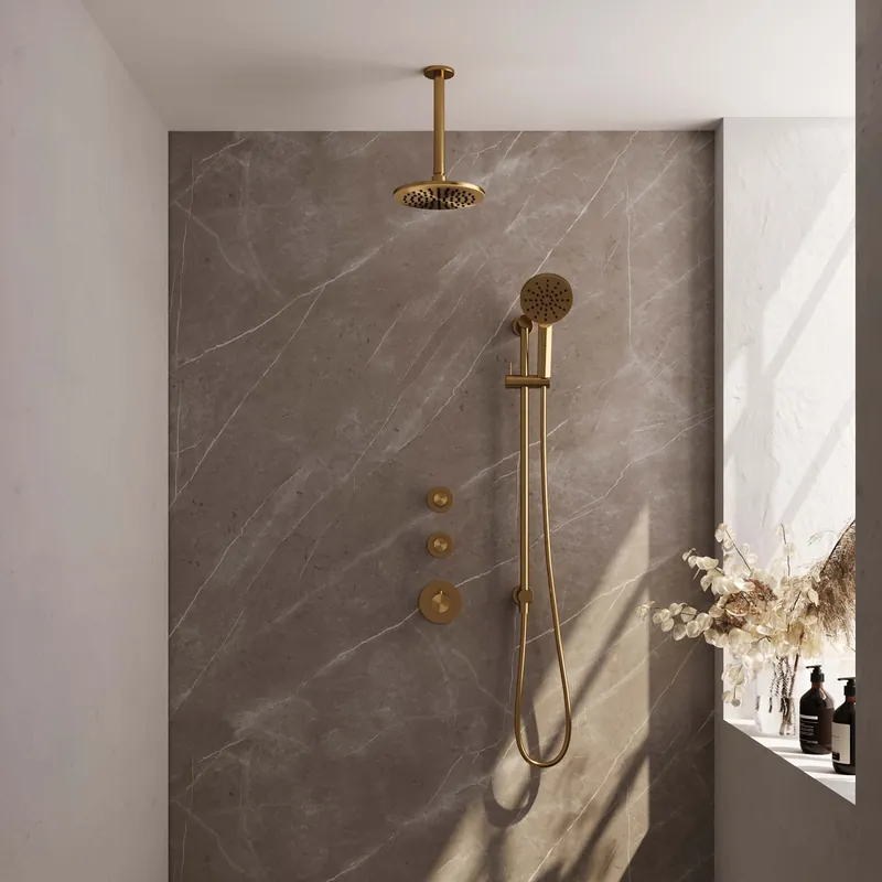 Direct Verzonden Brauer Gold Carving Regendoucheset: Thermostatische Inbouwkraan met Stopkranen, Plafondarm, Douchekop 20cm, Glijstang met Wateruitlaat, 3-Standen Handdouche & Doucheslang - Set 23 - Geribbeld Draaiknoppen - PVD - Geborsteld Goud