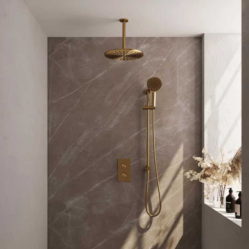 Fabrieksprijs Brauer Gold Carving Regendoucheset: Thermostatische Inbouwkraan met 3-Weg Omstel, Plafondarm, Douchekop 30cm, Glijstang met Wateruitlaat, 3-Standen Handdouche & Doucheslang - Set 48 - Geribbeld Draaiknoppen - PVD - Geborsteld Goud