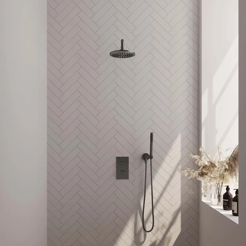 Aanbieding Brauer Gunmetal Carving Regendoucheset: Thermostatische Inbouwkraan met 3-Weg Omstel, Gebogen Wandarm, Douchekop 20cm, Wandhouder met Wateruitlaat, Staafhanddouche & Doucheslang - Set 27 - Geribbeld Draaiknoppen - PVD - Geborsteld Gunmetal
