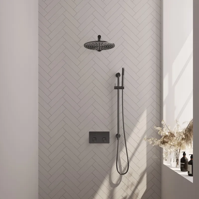 Betaalbaar Brauer Gunmetal Carving Regendoucheset: Thermostatische Inbouwkraan met Drukknoppen, Rechte Wandarm, Douchekop 30cm, Glijstang met Wateruitlaat, Staafhanddouche & Doucheslang - Set 62 - Geribbeld Draaiknoppen - PVD - Geborsteld Gunmetal