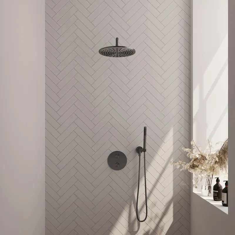 Brauer Gunmetal Carving Regendoucheset: Thermostatische Inbouwkraan met 3-Weg Omstel, Gebogen Wandarm, Douchekop 30cm, Wandaansluitbocht, Staafhanddouche & Doucheslang - Set 76 - Draaiknoppen - Geborsteld Gunmetal Op = Op