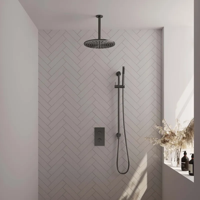 Brauer Gunmetal Editon Regendoucheset: Thermostatische Inbouwkraan met 3-Weg Omstel, Plafondarm, Douchekop 30cm, Glijstang met Wateruitlaat, Staafhanddouche & Doucheslang - Set 42 - Draaiknoppen - PVD - Geborsteld Gunmetal Gereduceerde Prijs