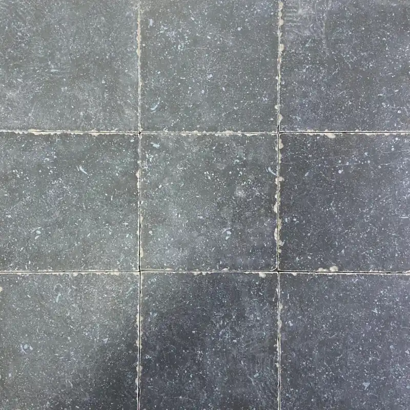 Vloertegel/Wandtegel EnergieKer Belgium Zwart Getrommeld Natuursteenlook 20x20 Uitverkoop
